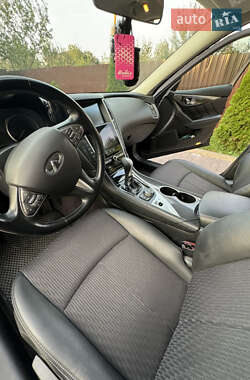Седан Infiniti Q50 2013 в 