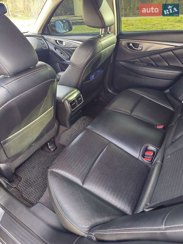 Седан Infiniti Q50 2017 в Кривому Розі