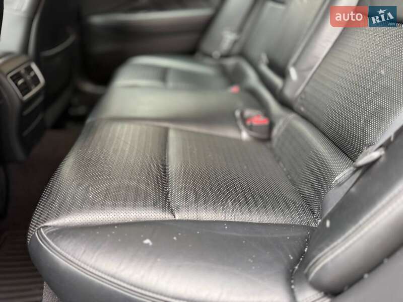 Седан Infiniti Q50 2015 в Киеве