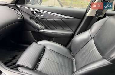 Седан Infiniti Q50 2015 в 