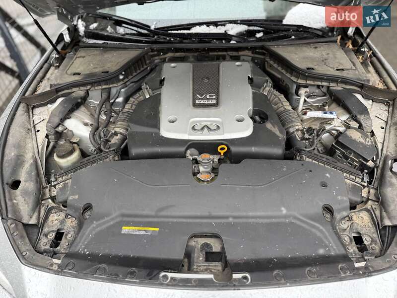 Седан Infiniti Q50 2015 в Киеве