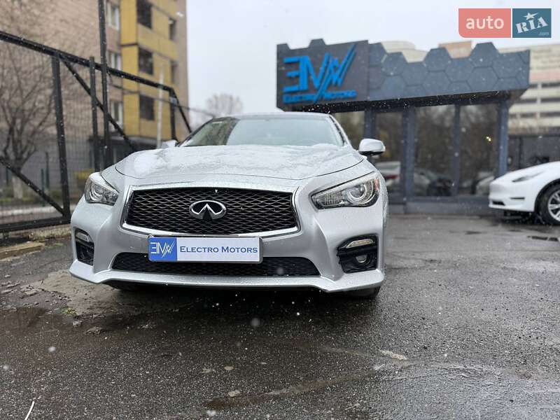 Седан Infiniti Q50 2015 в Киеве