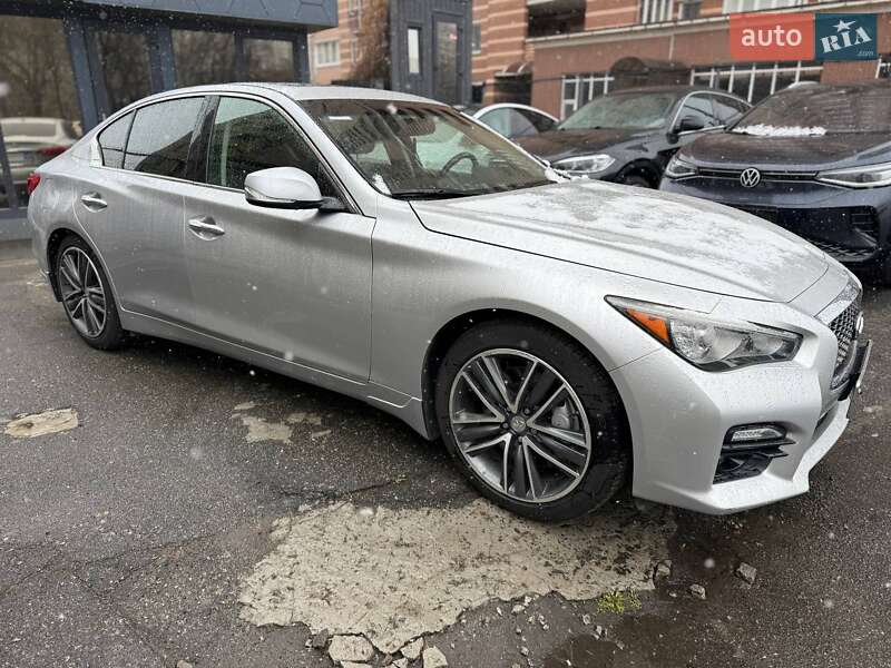 Седан Infiniti Q50 2015 в Киеве