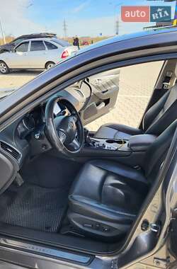 Седан Infiniti Q50 2016 в 