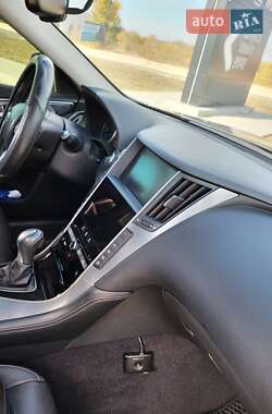 Седан Infiniti Q50 2016 в 