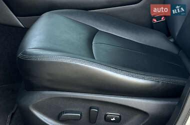 Седан Infiniti Q50 2015 в 