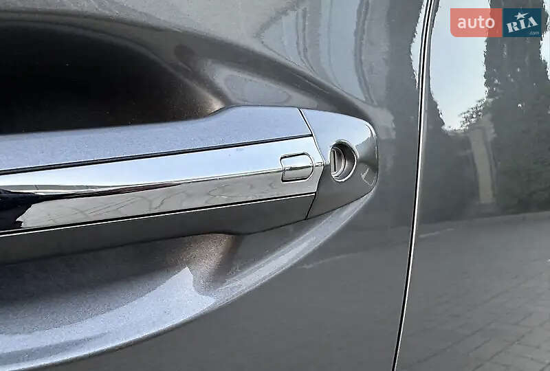 Седан Infiniti Q50 2018 в Дніпрі