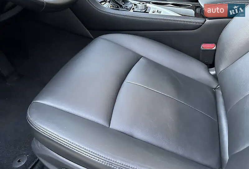 Седан Infiniti Q50 2018 в Дніпрі