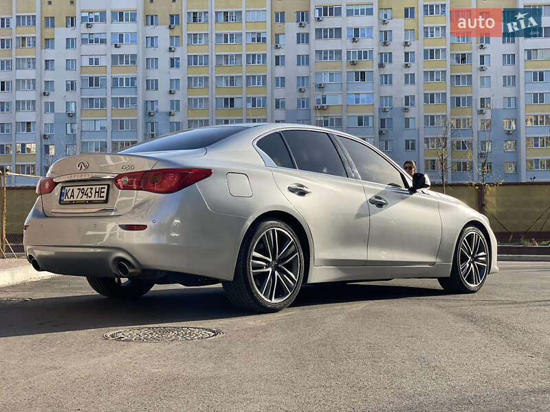 Седан Infiniti Q50 2013 в Петропавловской Борщаговке