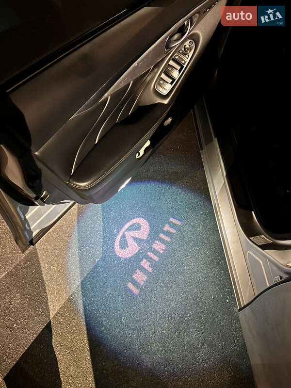 Седан Infiniti Q50 2013 в Петропавловской Борщаговке