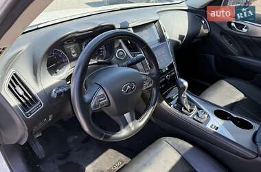 Седан Infiniti Q50 2015 в 