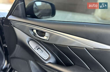 Седан Infiniti Q50 2017 в 