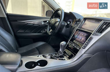 Седан Infiniti Q50 2017 в 