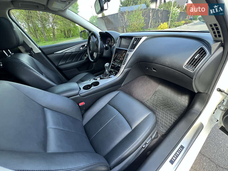 Седан Infiniti Q50 2016 в Киеве