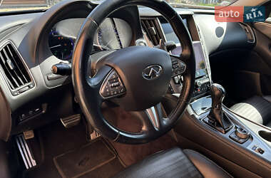 Седан Infiniti Q50 2015 в 