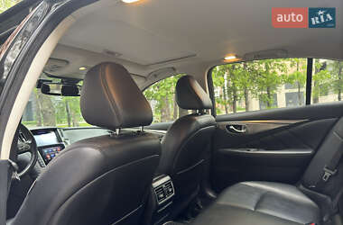 Седан Infiniti Q50 2016 в 