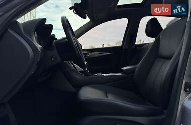 Седан Infiniti Q50 2017 в 