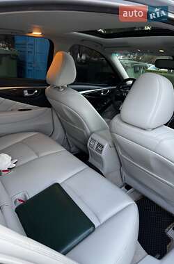 Седан Infiniti Q50 2019 в 