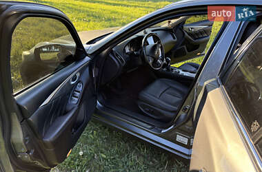 Седан Infiniti Q50 2013 в 