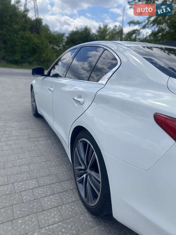 Седан Infiniti Q50 2013 в Тернополі