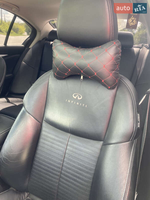 Седан Infiniti Q50 2013 в Тернополі