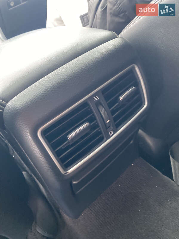 Седан Infiniti Q50 2013 в Тернополі