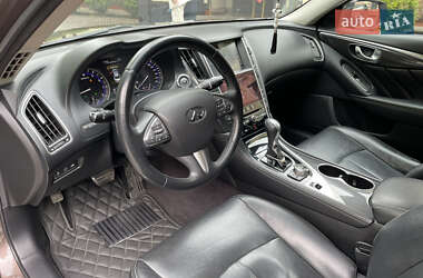 Седан Infiniti Q50 2014 в 