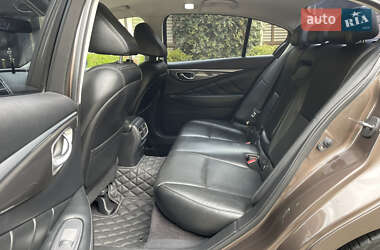 Седан Infiniti Q50 2014 в 