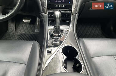 Седан Infiniti Q50 2014 в 