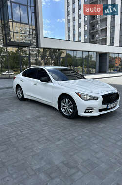 Седан Infiniti Q50 2015 в 