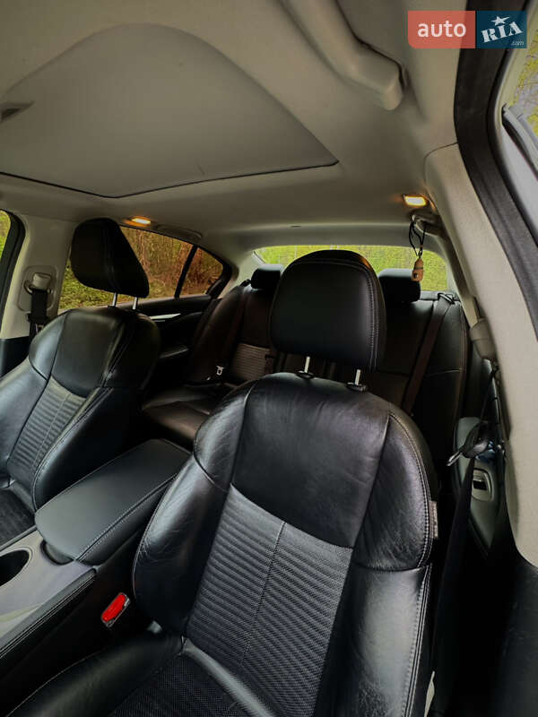 Седан Infiniti Q50 2016 в Києві