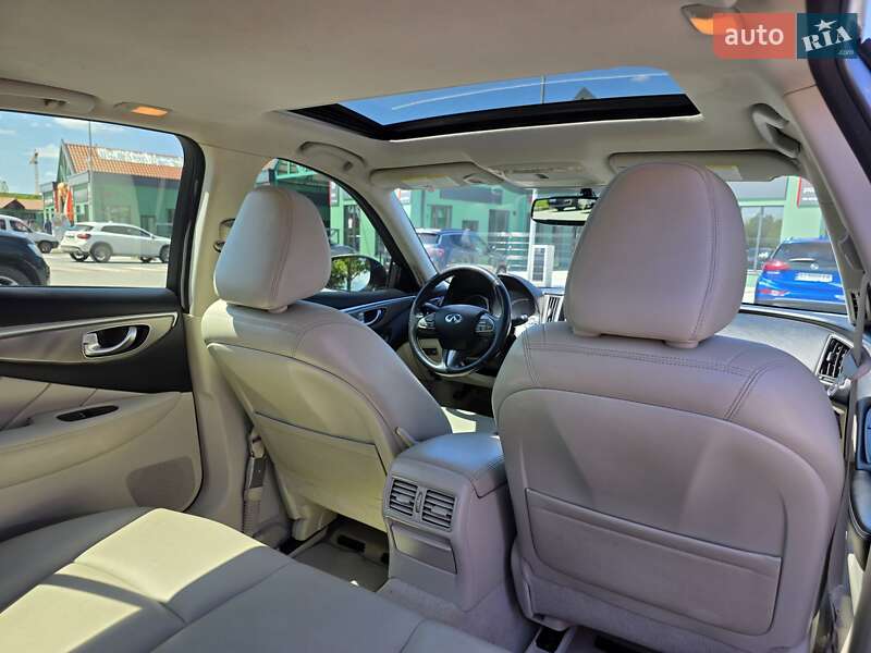 Седан Infiniti Q50 2015 в Івано-Франківську