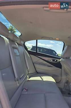 Седан Infiniti Q50 2015 в 