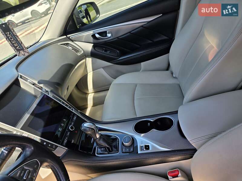 Седан Infiniti Q50 2015 в Івано-Франківську
