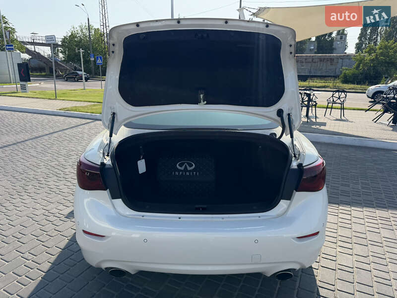 Седан Infiniti Q50 2015 в Одесі