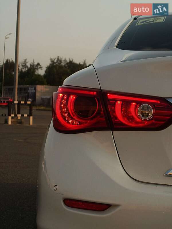 Седан Infiniti Q50 2015 в Киеве