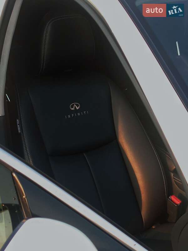 Седан Infiniti Q50 2015 в Киеве
