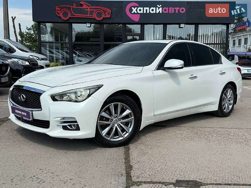 Седан Infiniti Q50 2017 в 