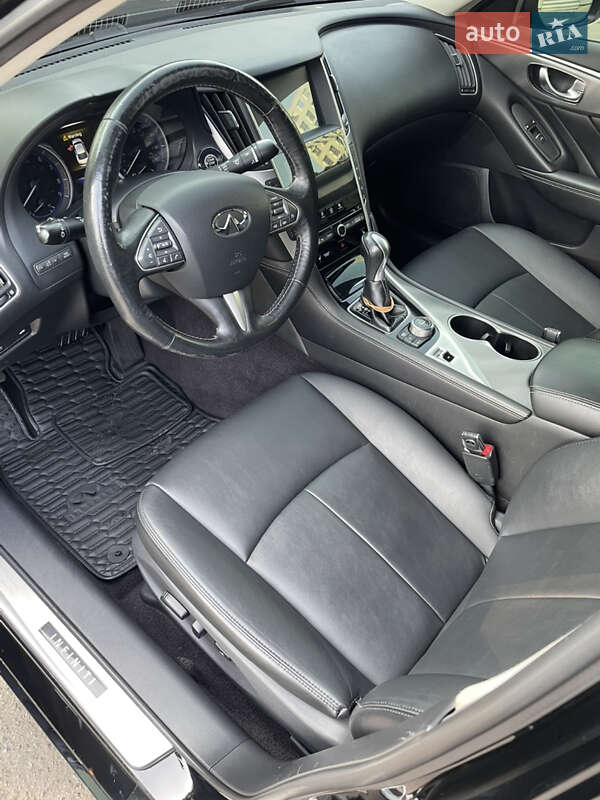 Седан Infiniti Q50 2016 в Дніпрі