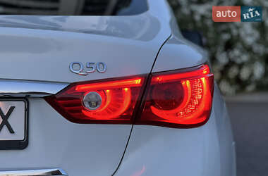 Седан Infiniti Q50 2015 в 