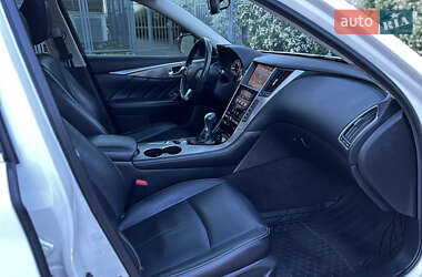 Седан Infiniti Q50 2015 в 