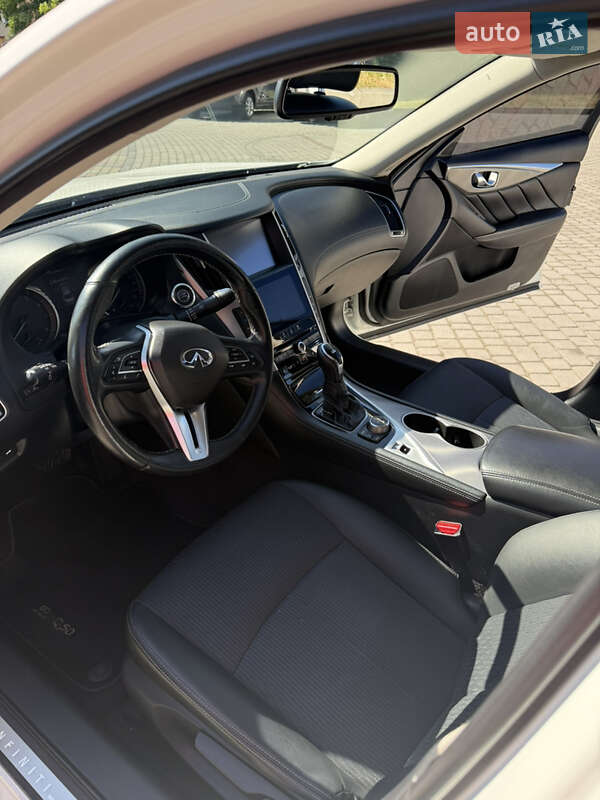 Седан Infiniti Q50 2018 в Львові