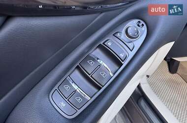 Седан Infiniti Q50 2015 в 