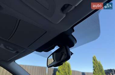Седан Infiniti Q50 2015 в 