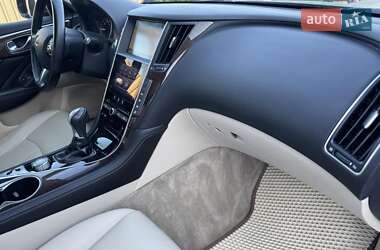 Седан Infiniti Q50 2015 в 
