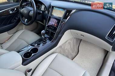Седан Infiniti Q50 2015 в 