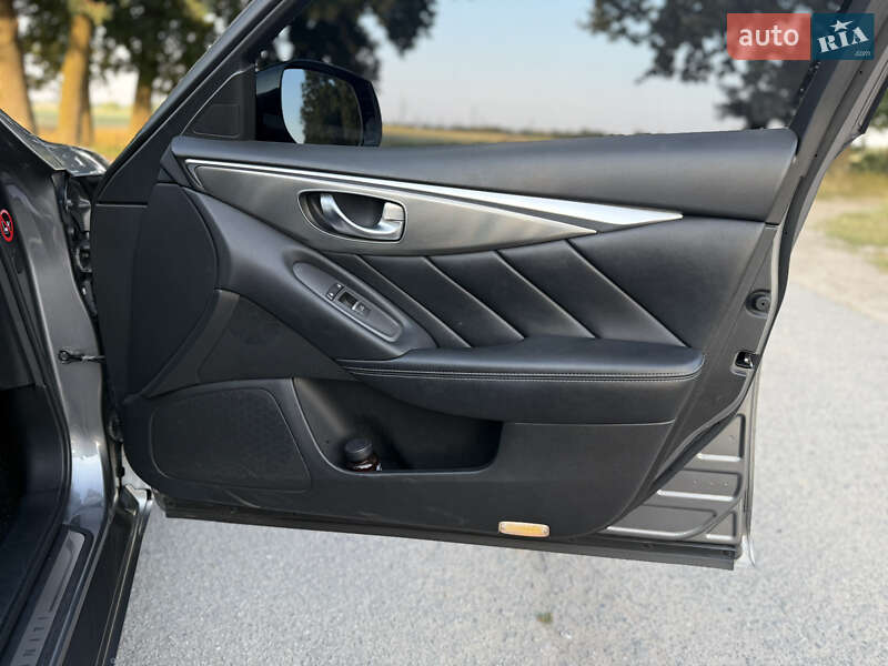 Седан Infiniti Q50 2015 в Киеве