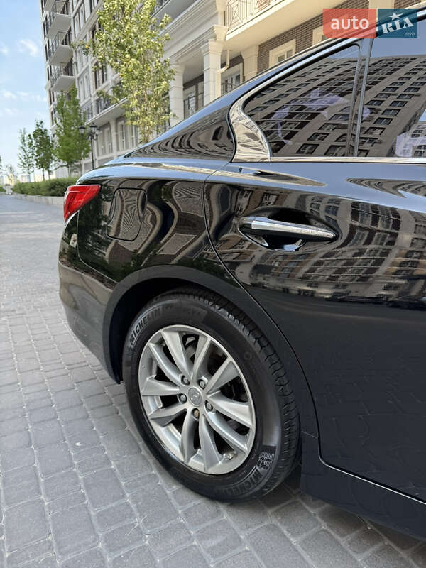 Седан Infiniti Q50 2016 в Києві
