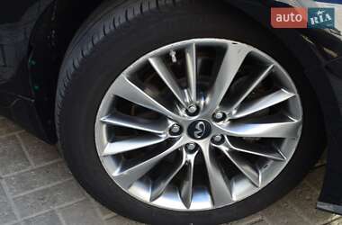 Седан Infiniti Q50 2017 в 