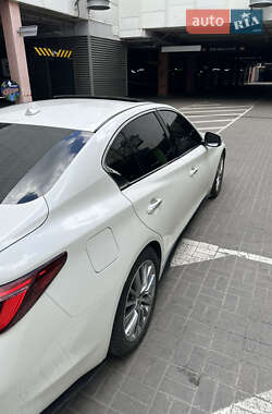 Седан Infiniti Q50 2017 в 